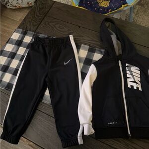 Nike boys 24 months track suit like new condition.